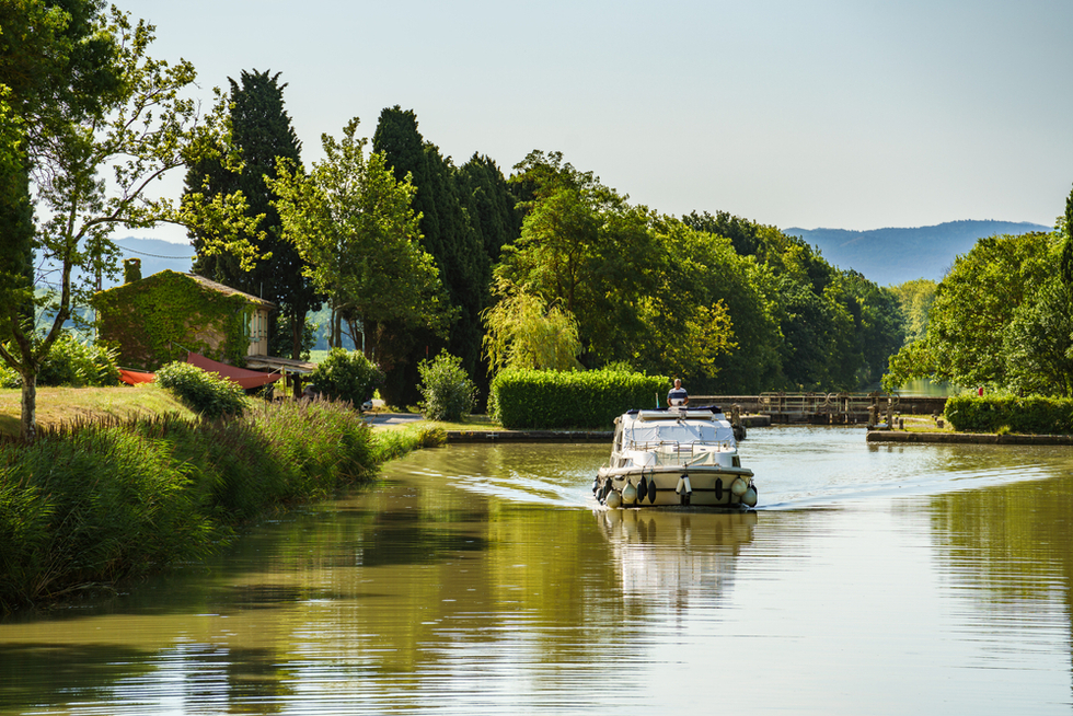 Barge trips in France: how-to: A look at how social the time on the water is