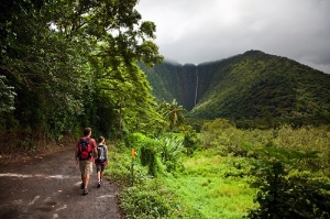 Couple walking through the Waipio Valley. Photo: Tor Johnson / The Hawaii Tourism
